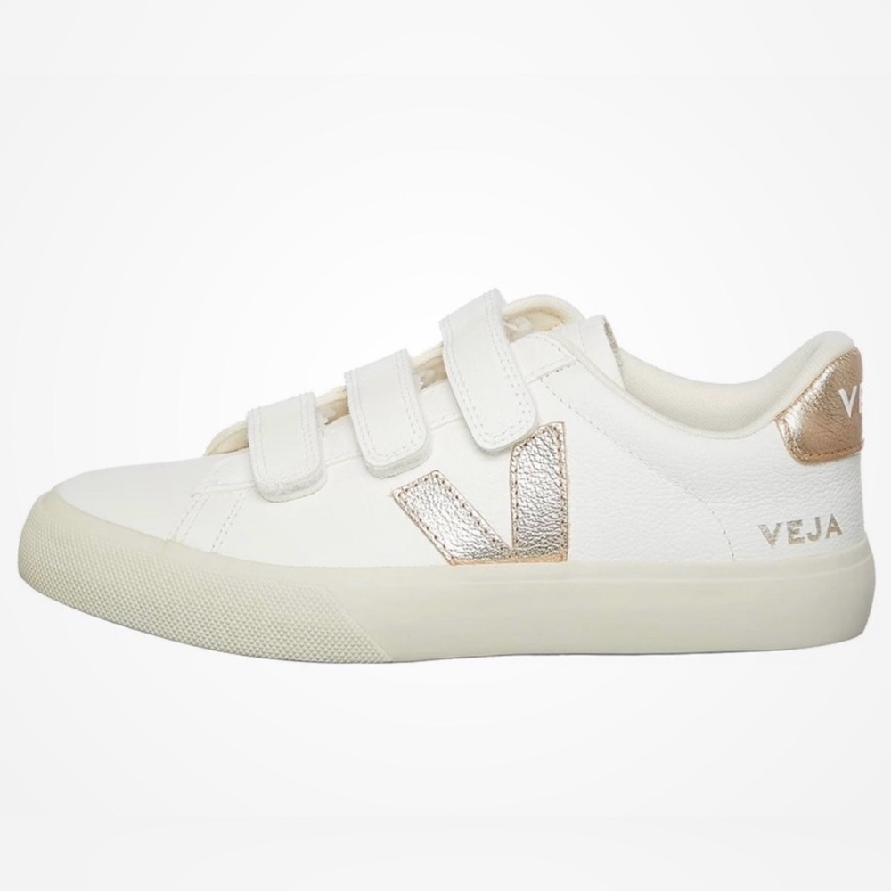 Veja Women Sneakers with cream V Logo